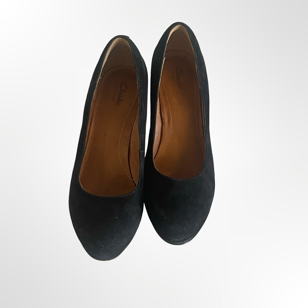 Clark's Artisan Women's Black Suede Mid-Heel Pumps in size 7.5 - Picture 2 of 9